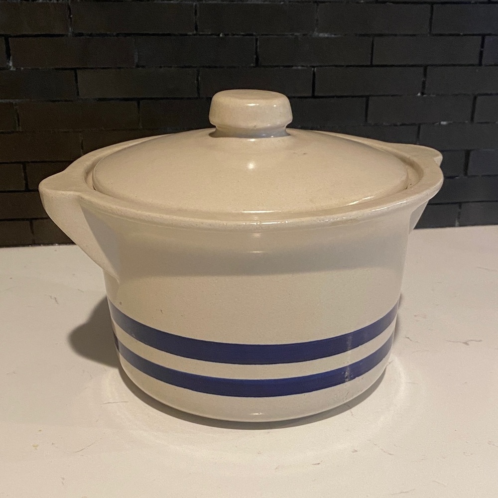 roseville pottery crock bowl with handles & lid blue stripes 2 Qt RRP Company